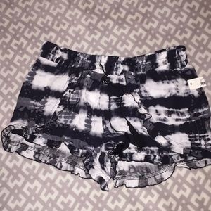 NWT No Boundaries size Med(7-9) black/white shorts